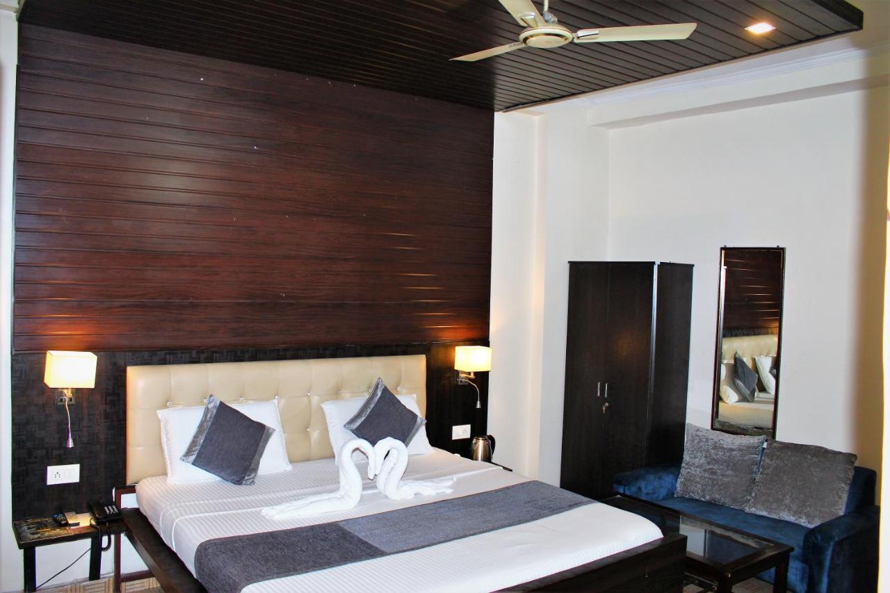 Krishna Residency - A Boutique Hotel Барели Экстерьер фото