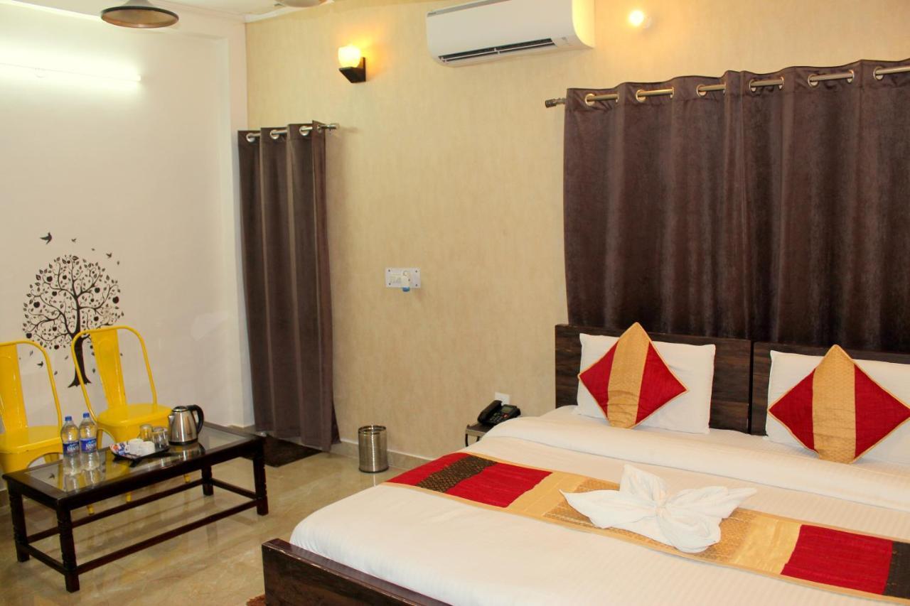 Krishna Residency - A Boutique Hotel Барели Экстерьер фото