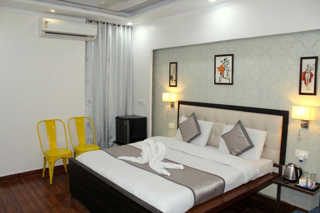 Krishna Residency - A Boutique Hotel Барели Экстерьер фото