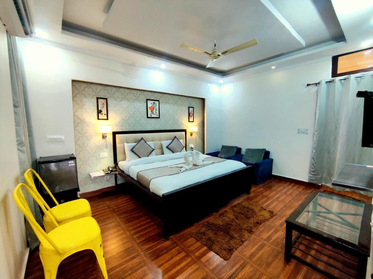 Krishna Residency - A Boutique Hotel Барели Экстерьер фото