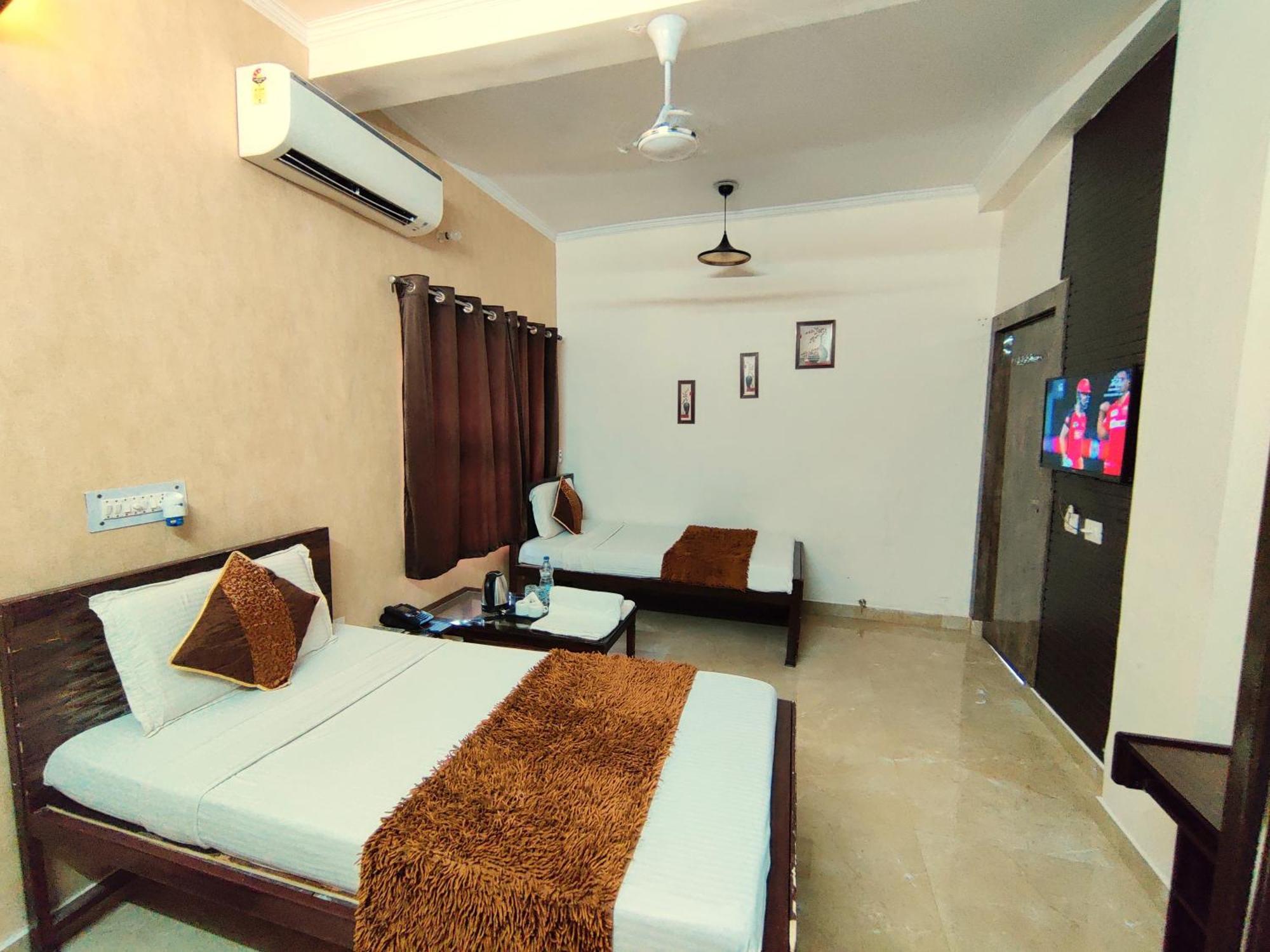 Krishna Residency - A Boutique Hotel Барели Экстерьер фото
