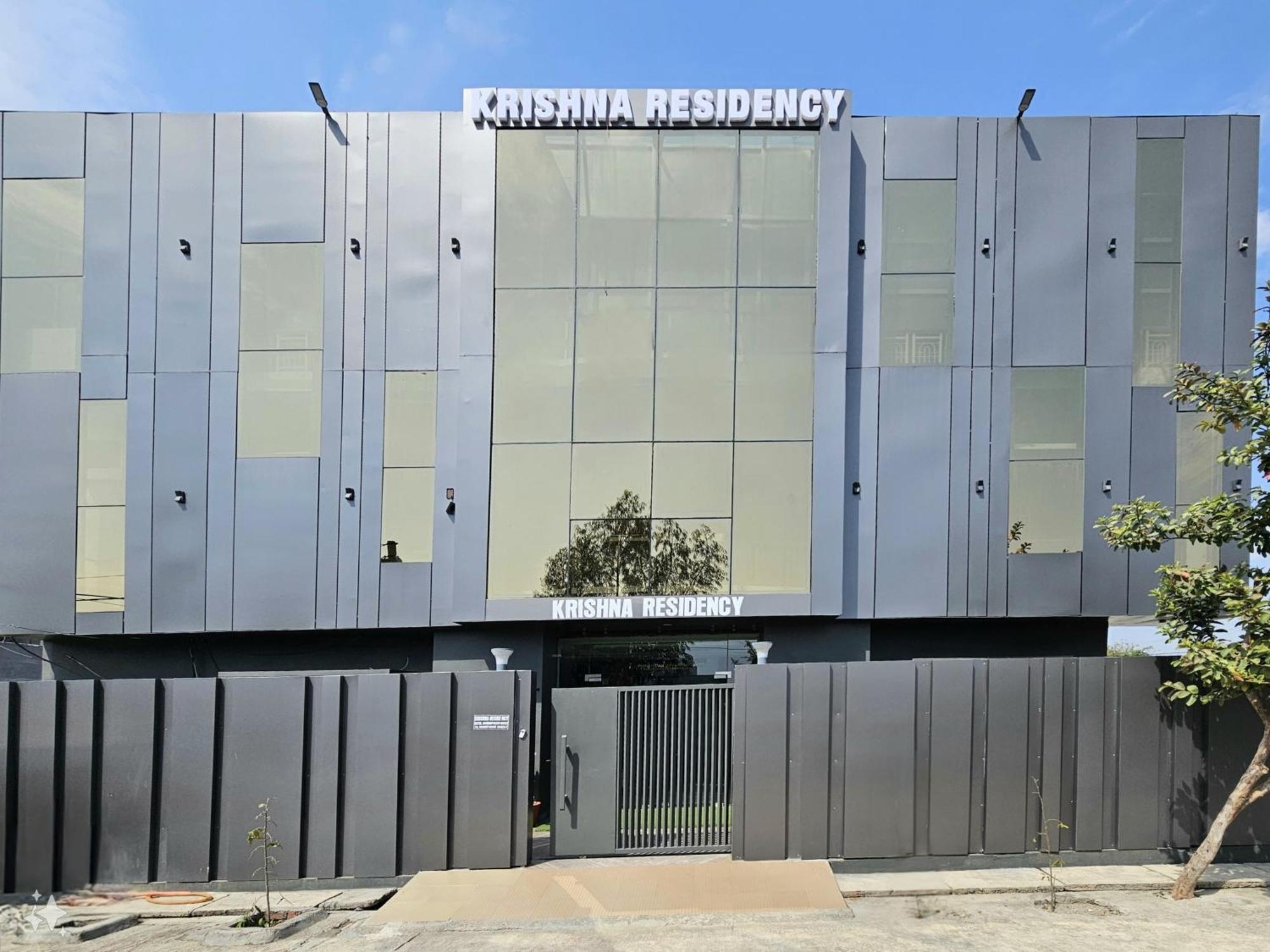 Krishna Residency - A Boutique Hotel Барели Экстерьер фото