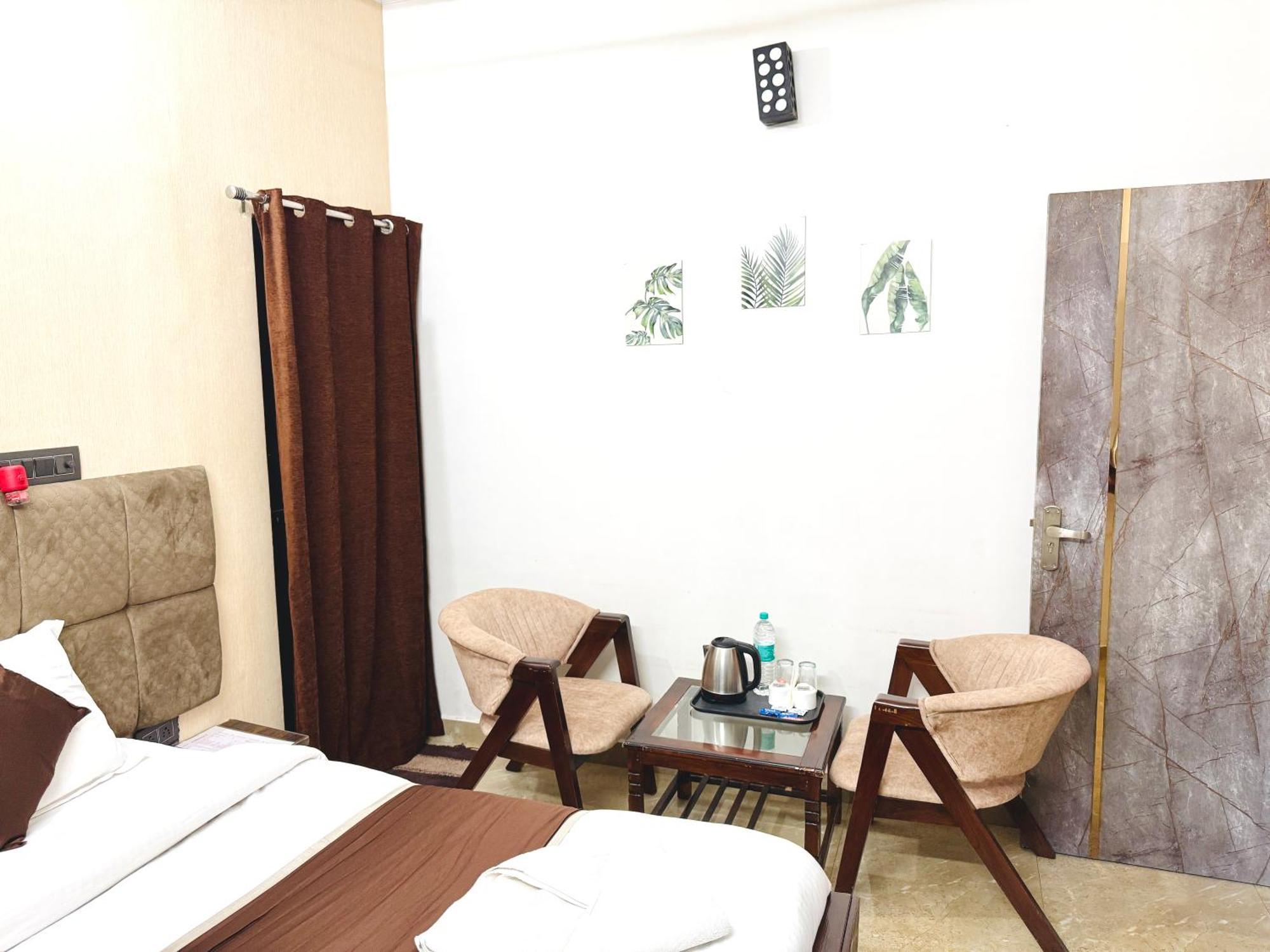 Krishna Residency - A Boutique Hotel Барели Экстерьер фото