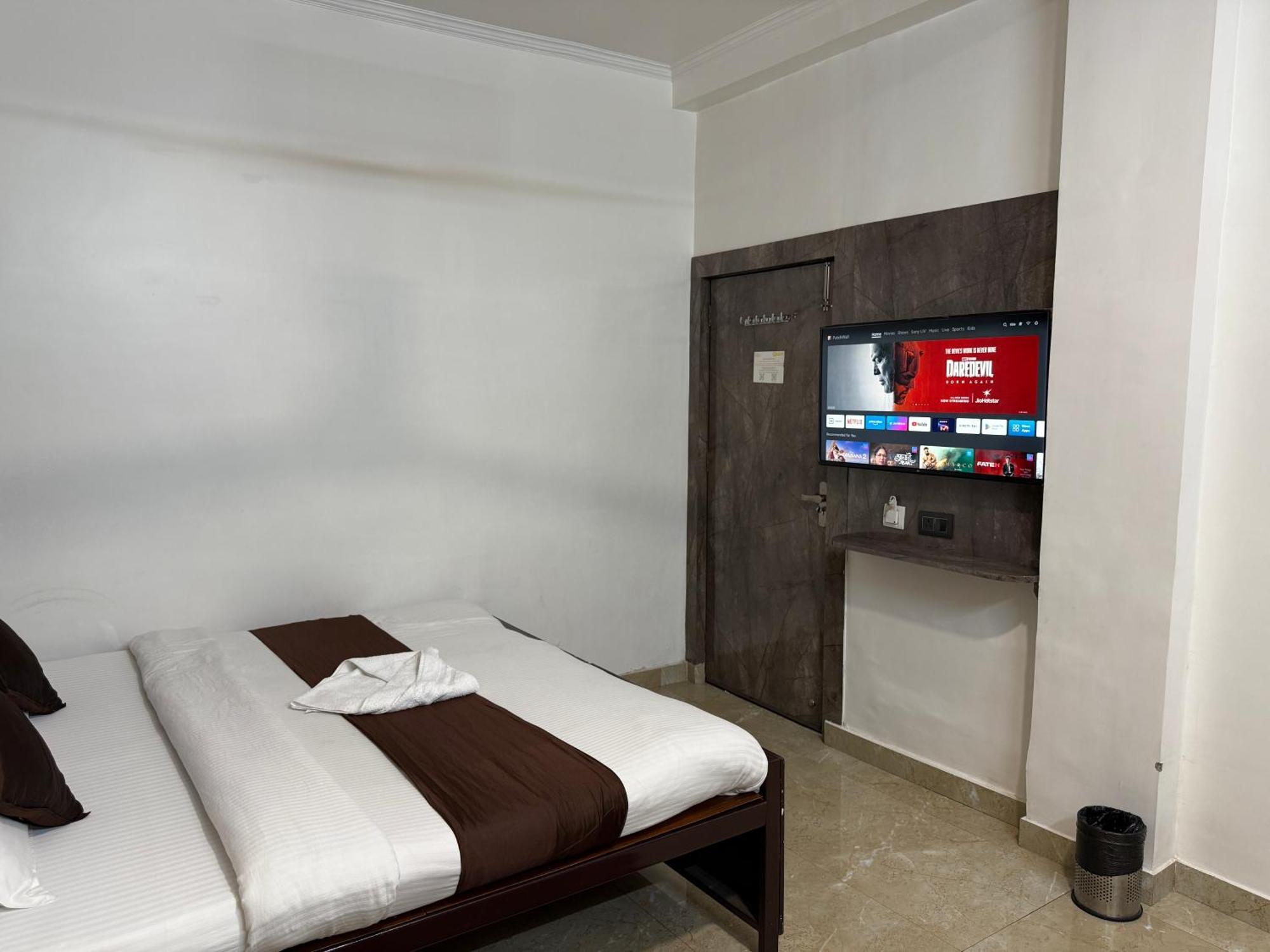 Krishna Residency - A Boutique Hotel Барели Экстерьер фото