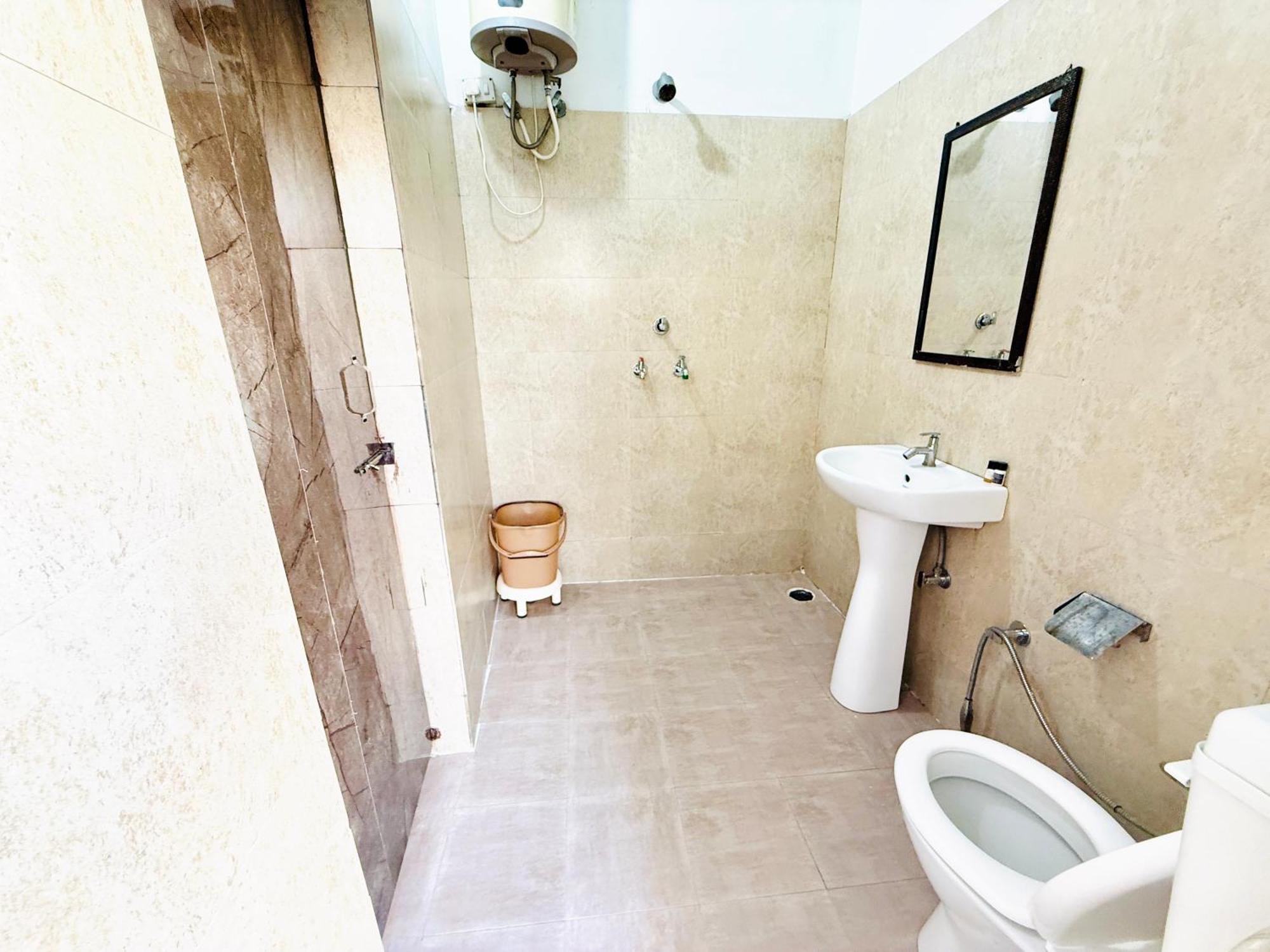 Krishna Residency - A Boutique Hotel Барели Экстерьер фото