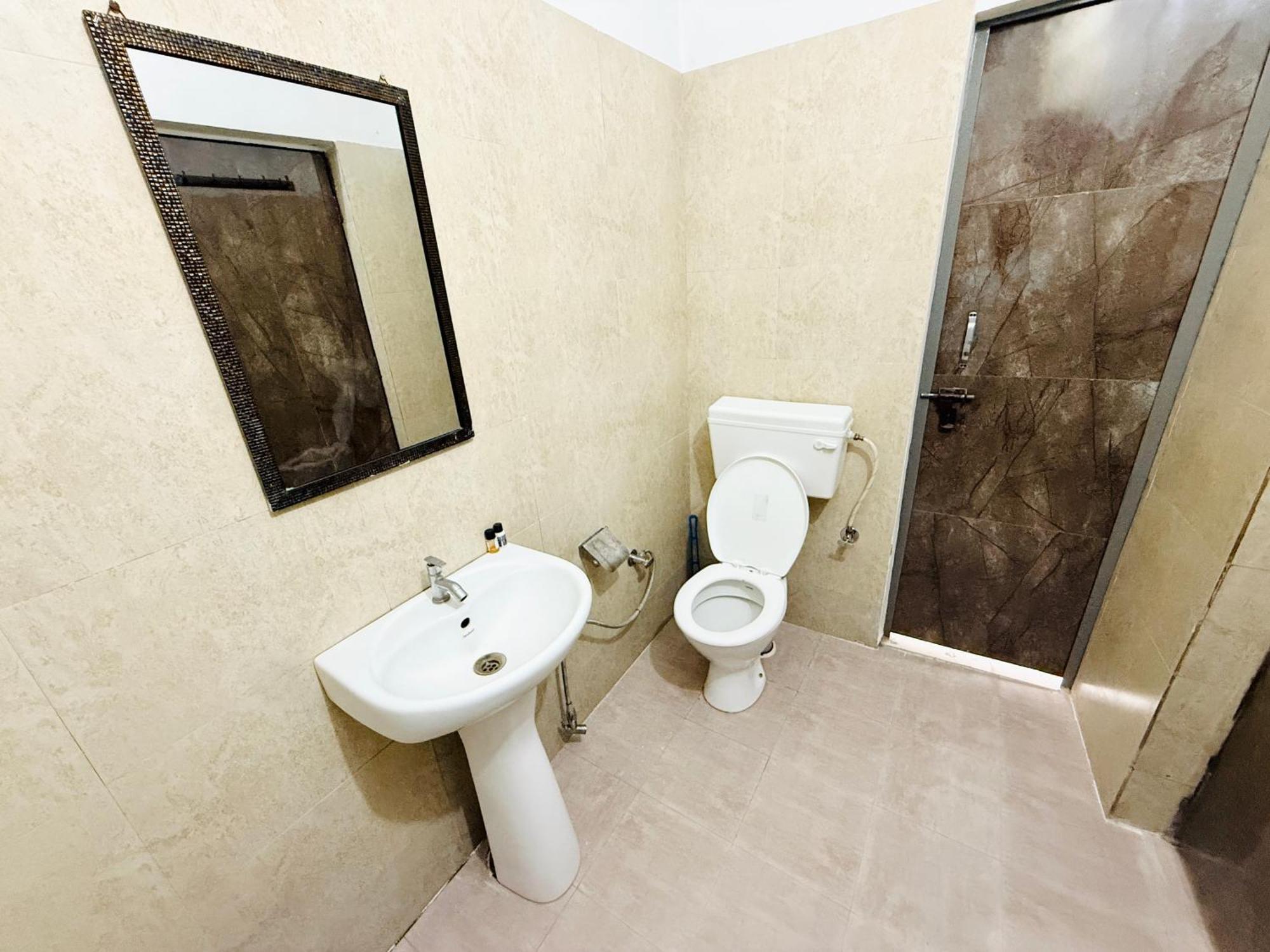 Krishna Residency - A Boutique Hotel Барели Экстерьер фото